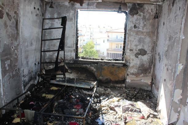 2 yaşındaki çocuk çakmakla oynarken evi yaktı