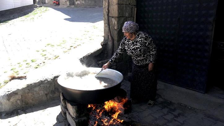 Yeşilhisar'da imece usulü pekmez geleneği