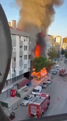 Kartal’da market alev alev yandı