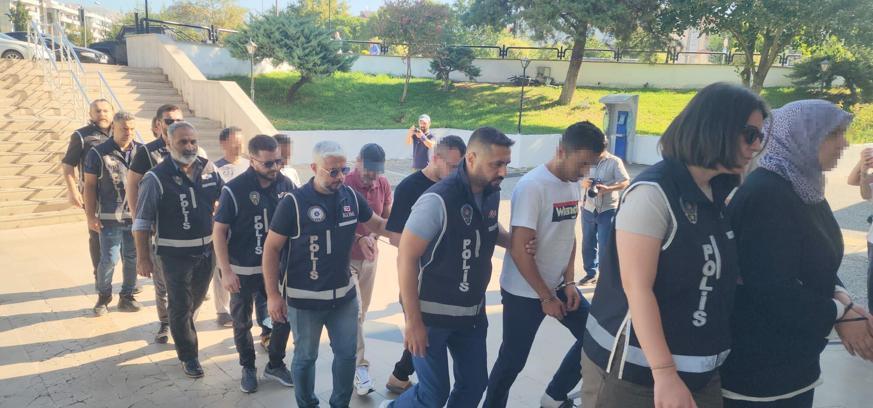 Datça'da teknede yakalanan 9 FETÖ şüphelisi ve kaptan adliyeye sevk edildi