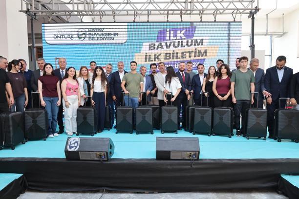 Hatay’da üniversiteyi kazanan öğrencilere valiz ve bilet yardımı yapıldı