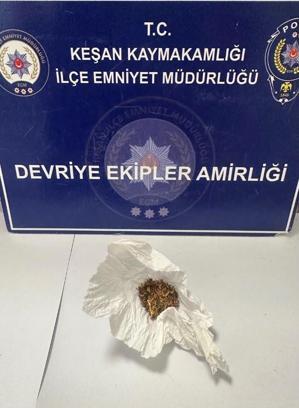 Edirne’de üzerlerinde uyuşturucu madde ve tabanca ele geçirilen 5 şüpheliye gözaltı