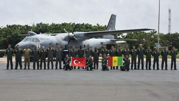 MSB: Deniz Kuvvetleri personeli Senegal'de görev uçuşları icra ediyor