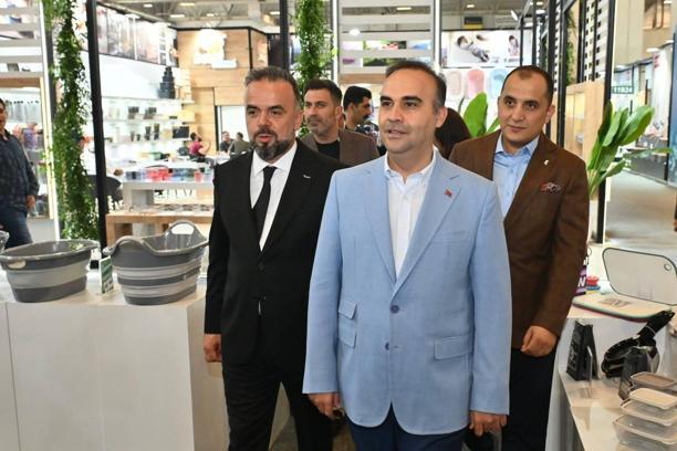 Bakan Kacır, ZUCHEX 36'ıncı Uluslararası Ev ve Mutfak Eşyaları Fuarı'nı ziyaret etti
