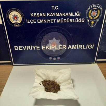 Edirne’de üzerinde uyuşturucuyla yakalanan şüpheliye gözaltı