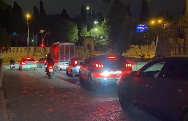 Fatih’te surlarda erkek cesedi bulundu