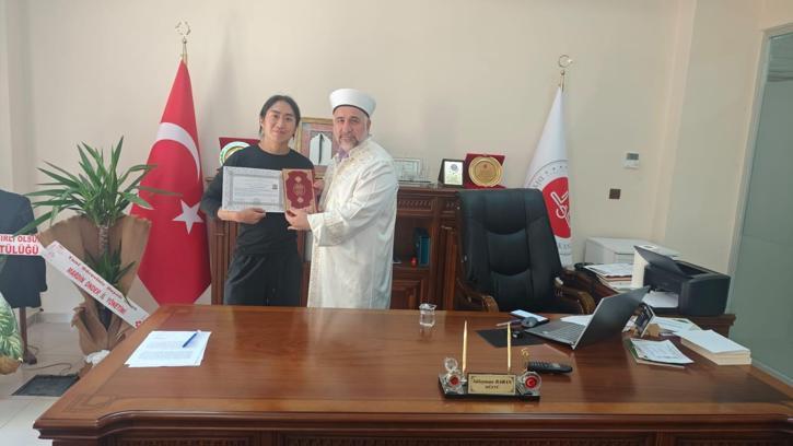 Mardin’e gezmeye gelen Güney Koreli Shaevn, İslam’ı seçerek Abdullah ismini aldı