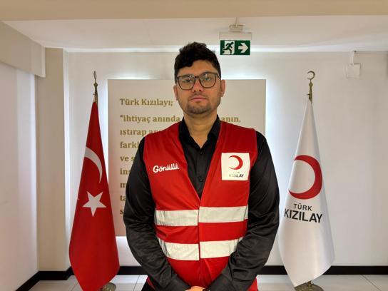 Pakistan'daki afette yardım aldığı Türk Kızılay'ın 17 yıl sonra gönüllüsü oldu
