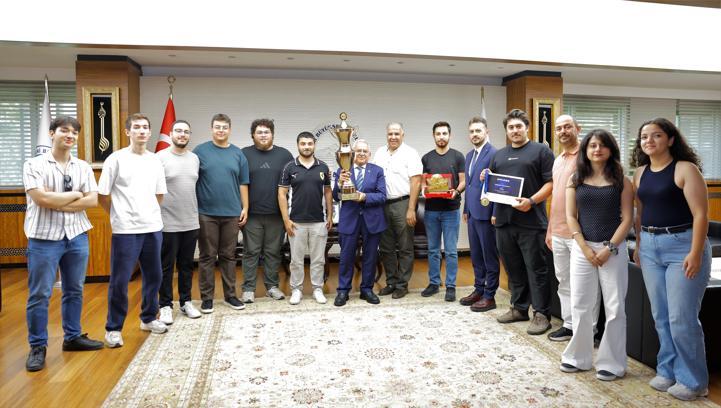 TEKNOFEST’de derece alan öğrenciler, Başkan Büyükkılıç’ı ziyaret etti