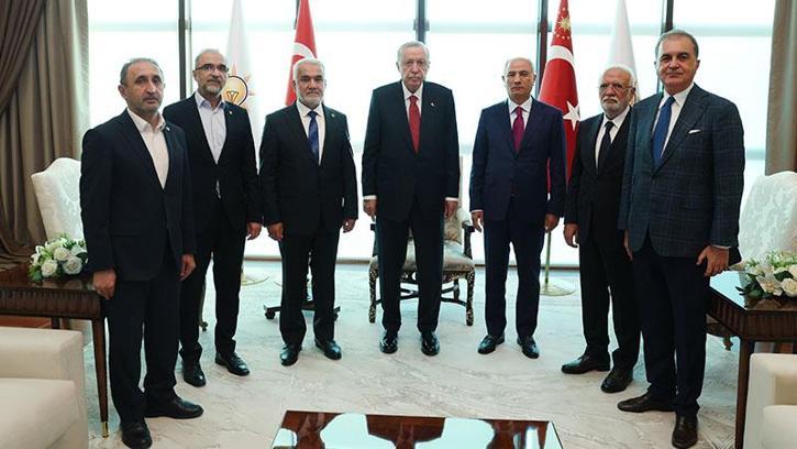 Cumhurbaşkanı Erdoğan, HÜDA PAR Genel Başkanı Yapıcıoğlu'nu kabul etti