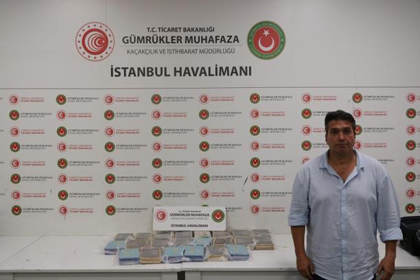 Pilot kıyafeti giyen uyuşturucu kuryesi, Bulgaristan'a kaçtı