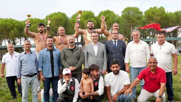 Gömeç güreşlerinde başpehlivan Erkan Taş oldu