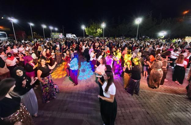 Kadınlar, Şalvar Gecesi’nde eğlendi