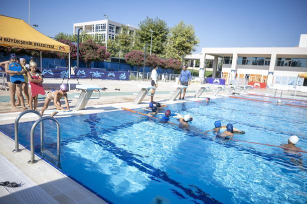Mersin’de 4 bin 200 kişi ücretsiz kurslarda yüzme öğrendi