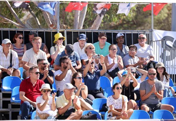 Foça'da U18 Plaj Voleybolu Avrupa Şampiyonası heyecanı sürüyor