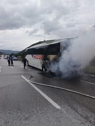 Yolcu otobüsü seyir halindeyken alev aldı