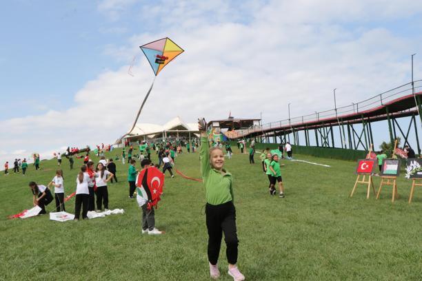 Samsun’da öğrenciler, uçurtmalarını Gazzeli çocuklar için uçurdu