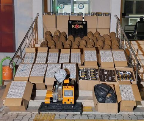 Bolvadin'de kaçak sigara operasyonu