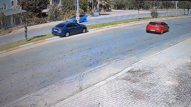 Direksiyondayken fenalaşıp kaza yapan otomobil sürücüsü hayatını kaybetti