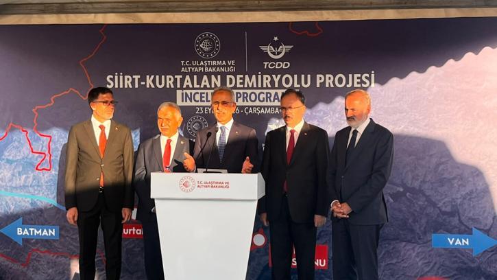 Ulaştırma ve Altyapı Bakanı Abdulkadir Uraloğlu, Siirt-Kurtalan demiryolu projesi şantiye alanında incelemelerde bulundu