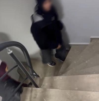 Kağıthane’de kapıları yoklarken ev sahibine yakalandılar; kaçarken çıkışı şaşırdılar