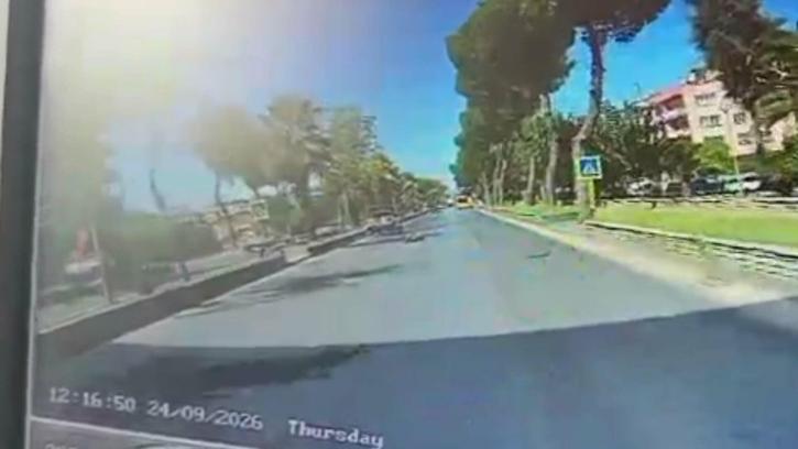 Aydın'da otomobilin çarptığı kadın öldü; kaza kamerada