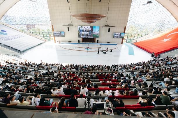 HKÜ’de yeni öğrenciler için Oryantasyon’26 programı düzenlendi
