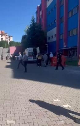 Üniversitede 3'üncü kattan düşen öğrenci yaralandı