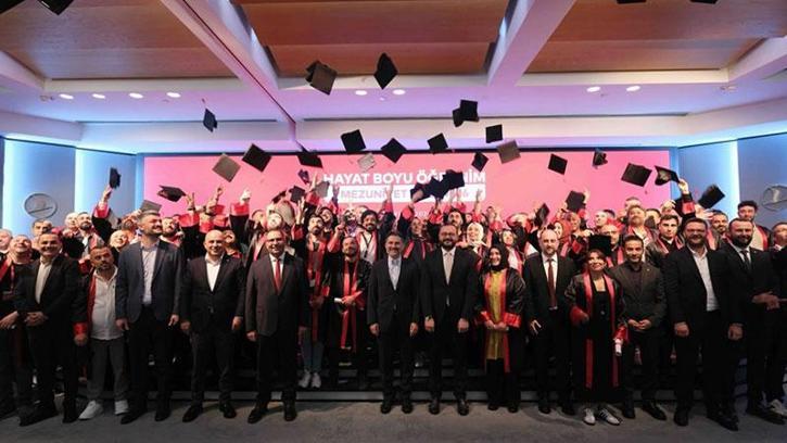 THY’de mezuniyet kutlaması