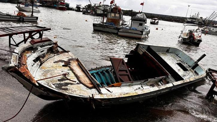 Düzce'de sağanak; 3 evi su bastı, 14 tekne zarar gördü