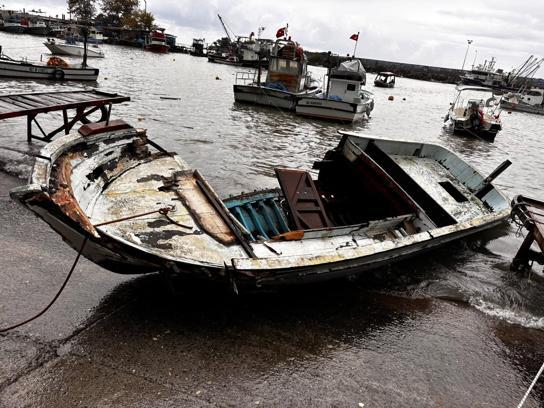 Düzce'de sağanak; 3 evi su bastı, 14 tekne zarar gördü