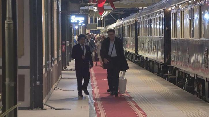 Tarihi 'Orient Express' treni 70'ten fazla yolcusuyla İstanbul'a geldi