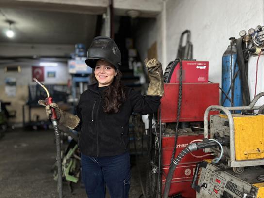 Fatma Sena, 18 yaşında kaynak ustası oldu