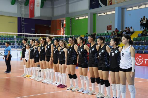 Toroslar’ın kadın voleybol takımı sezona galibiyetle başladı