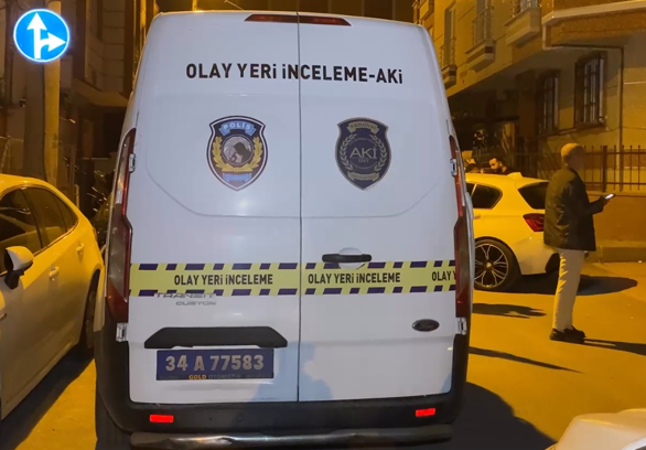Küçükçekmece'de iş yerinin önünde silahlı saldırıya uğrayan kişi ağır yaralandı
