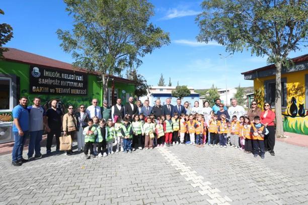 İnegöl’de öğrenciler, hayvan sevgisi için duvarları boyadı