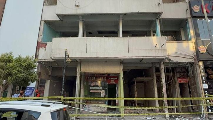Ağır hasarlı binadan 'ses geldi' ihbarı ekipleri harekete geçirdi