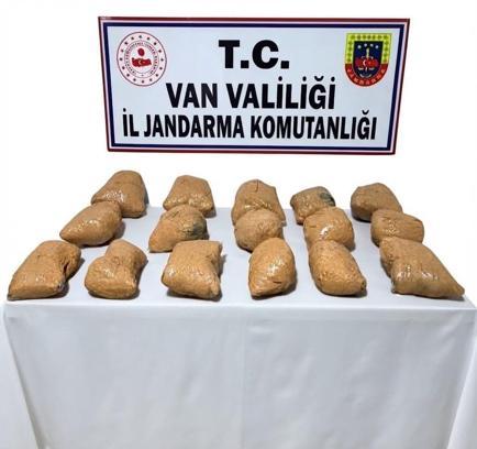 Van’da araziye gizlenmiş 22 kilo toz esrar ele geçirildi