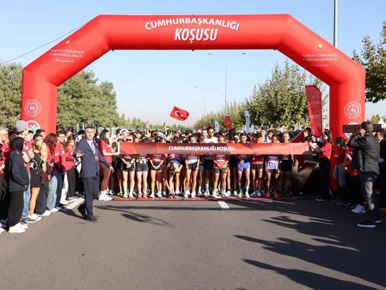 Ankara’da ‘Cumhurbaşkanlığı Yarı Maratonu’ coşkusu
