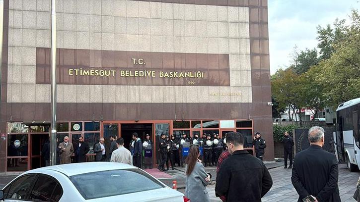 Etimesgut Belediyesi'ne operasyon: 25 gözaltı