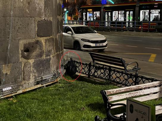 Kayseri'de şüpheli çanta kontrollü şekilde patlatıldı; içinden kıyafet çıktı