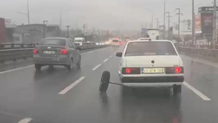 Seyir halindeki otomobilin aks demiri kırıldı