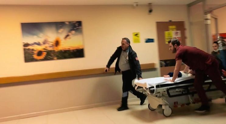 Alper bebeğin duran kalbi, sedye üzerindeki kalp masajıyla çalıştırıldı