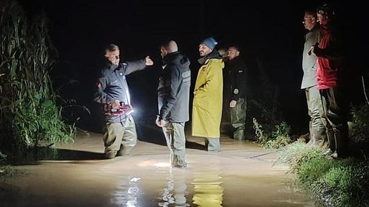 Dereye düşen cipin sürücüsü kurtuldu; 1 ölü, kayıp 1 kişi aranıyor