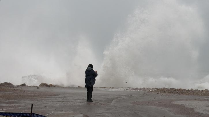 Amasra'da fırtına; dalga boyu 6 metreye ulaştı