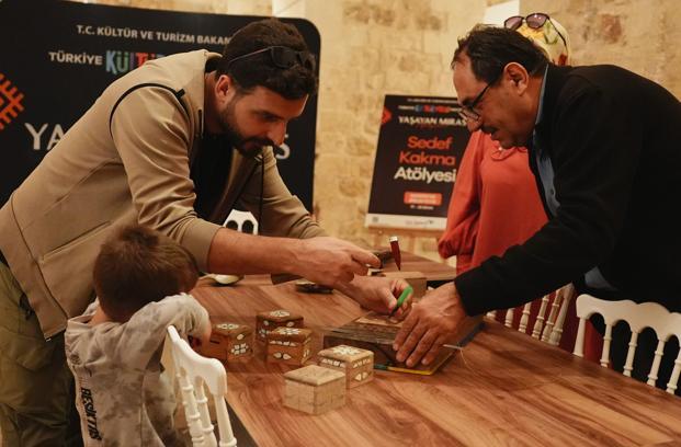 Mardin Kültür Yolu Festivali’nde sedef kakma sanatı tanıtıldı