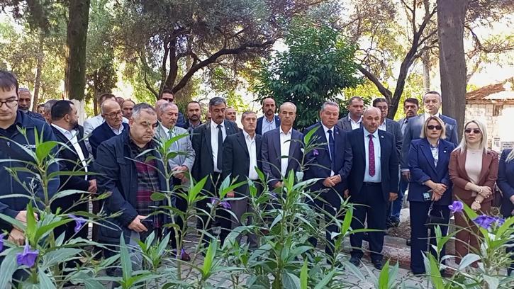 Türkiye'nin ilk kadın muhtarı Gül Esin, mezarı başında anıldı