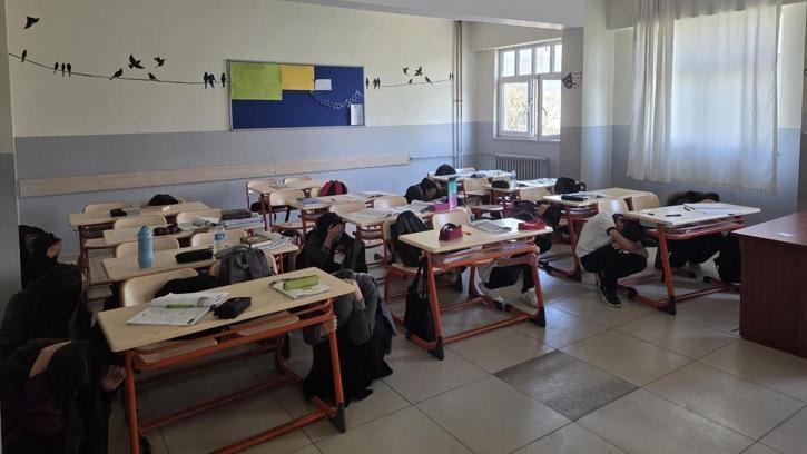 Silopi’de lise öğrencilerine deprem ve yangın tatbikatı