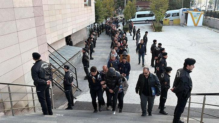 Yasa dışı bahis operasyonunda, hesaplarında 7,1 milyar lira para hareketi tespit edilen 78 şüpheli tutuklandı