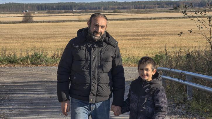 Gurbetçi baba, hayatını otizmli oğluna adadı